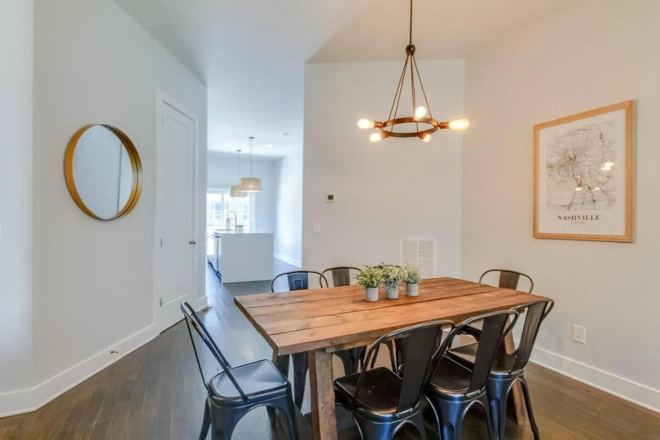 Music City Hangout With Rooftop Views And Game Room Nashville